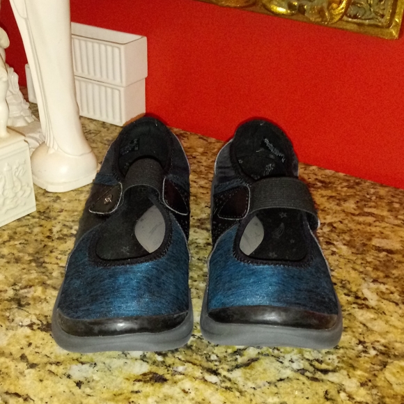 1114 Bzees Reign Shoes - Picture 2 of 7